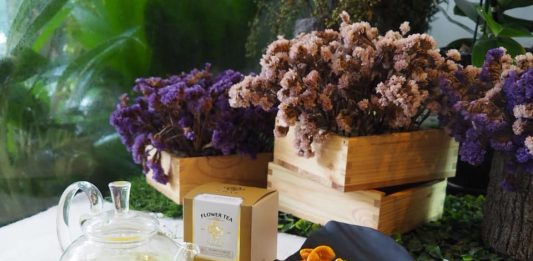 รื่นรมย์จิบชาBlooming Tea ที่ เลดี้ แอล การ์เดน บิสโทร ปาร์คนายเลิศ