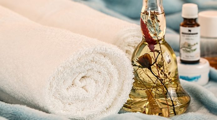 LOWER YOUR STRESS WITH AROMA THERAPY