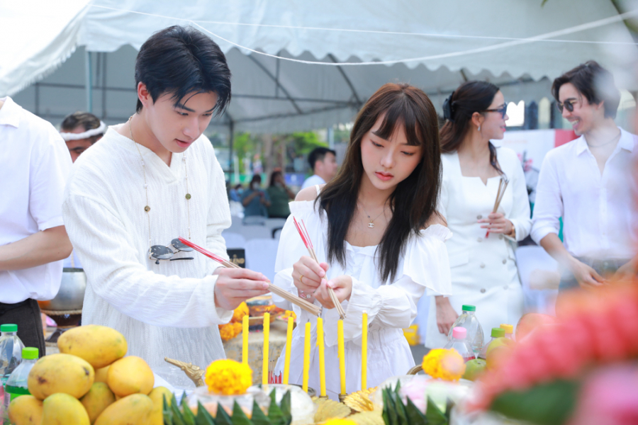 Viu Original เปิดกล้อง! Real Fake (โคตรปลอม) พร้อมฉายกันยายนนี้! Viu Original เปิดกล้อง! Real Fake (โคตรปลอม) พร้อมออนแอร์กันยายนนี้!