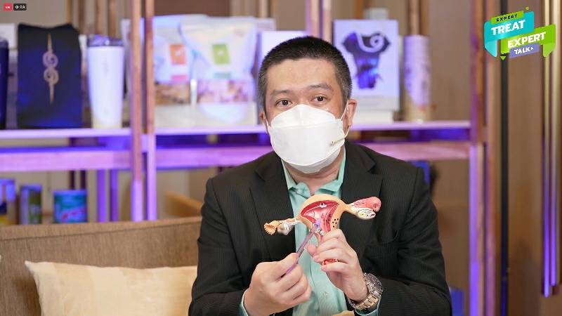 แพทย์สูติฯ เตือน ‘ช็อกโกแลตซีสต์’ ภัยร้ายใกล้ตัวผู้หญิง ปวดท้องน้อยอย่าปล่อยผ่าน แพทย์เตือน ‘ช็อกโกแลตซีสต์’ ภัยร้ายใกล้ตัวผู้หญิง ปวดท้องน้อยอย่าปล่อยผ่าน