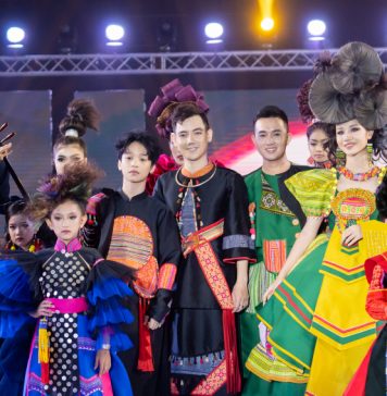 สีสันแห่งวัฒนธรรมดั้งเดิมของเวียดนาม ดีไซเนอร์ Dac Ngoc เปิดตัวในงาน BKIF 2022 อย่างน่าประทับใจ