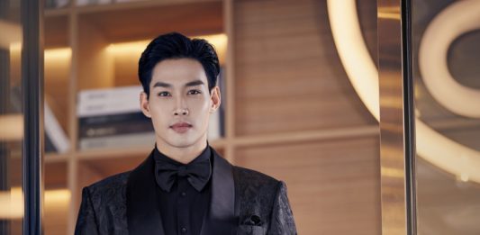 ป่าน-คมกฤษณ์ อวดลุคใหม่หล่อเนี๊ยบสไตล์โอปป้า กับชุดสูทจากห้องเสื้อชื่อดัง วาริช สูท