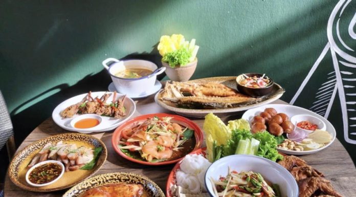 ชวนแซ่บ ที่”ร้านแซ่บคักๆ” อาหารไทย-อีสาน ซอย สุขุมวิท16