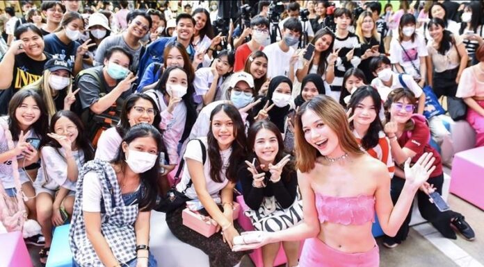 ริเอ็น ดึง “วี – วิโอเลต วอเทียร์” พรีเซ็นเตอร์ตัวแทนสาวมั่น จัดมินิคอนเสิร์ต เปิดตัวโรลออนน้ำหอม Ri en Perfumed White Deo