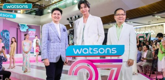 รวมโมเมนต์ประทับใจ ของเหล่าดาราเซเลบ ในงาน Watsons 27th Anniversary A group of men standing in front of a sign Description automatically generated