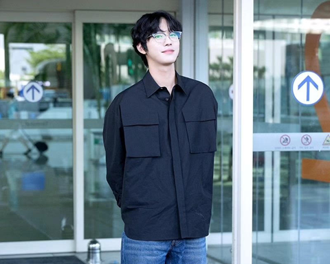 ALEXANDER MCQUEEN – AHN HYO SEOP AT THE INCHEON AIRPORT