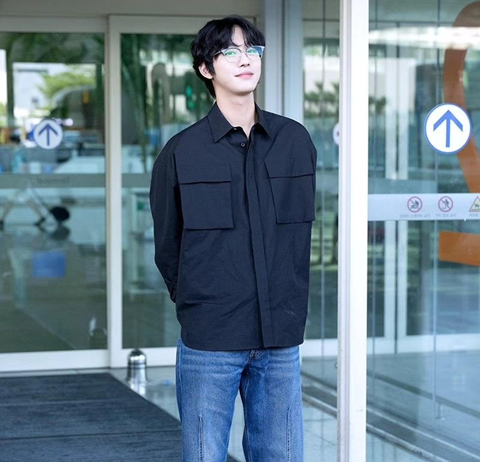 ALEXANDER MCQUEEN – AHN HYO SEOP AT THE INCHEON AIRPORT