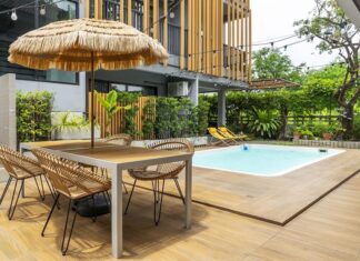 เปลี่ยนบรรยากาศในวันหยุดสุดสัปดาห์ พักผ่อนกับพูลวิลล่า Airbnb สุดคูลใจกลางกรุงเทพฯ