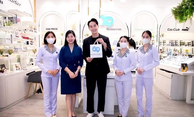 กิก ดนัย อวดแว่นตาเสริมลุคสุดสมาร์ท Emporio Armani แบรนด์แฟชั่นผู้ชายชั้นนำระดับโลก ที่ร้านแว่นท็อปเจริญ