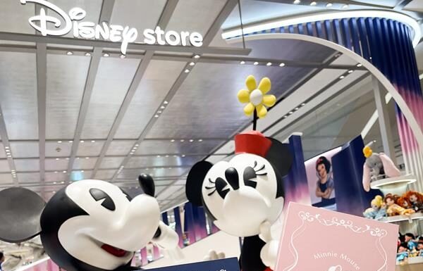RAVIPA สร้างปรากฏการณ์ใหม่ให้กับแบรนด์คนไทย หลังขึ้นแท่น Global เป็นแบรนด์แรก พร้อมนำคอลเล็กชั่น DISNEY l RAVIPA วางจำหน่ายใน Disney Store ห้าง The Hyundai Seoul แห่งประเทศเกาหลีใต้