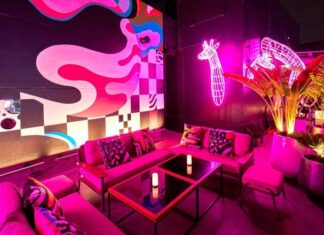 ดื่มด่ำความอร่อยและเปิดประสบการณ์ที่ไม่เหมือนใครกับพิงค์ยีราฟ ( Pink Giraffe) รูฟท็อปบาร์แห่งแรกใจกลางย่านบางนา