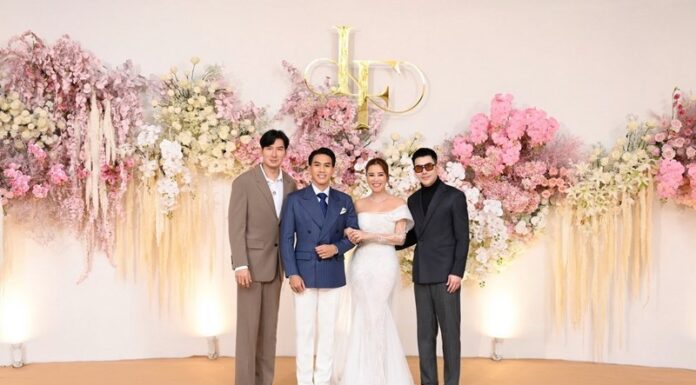 เก็บตกชุดวิวาห์สุดอลังการ งานฝีมือสไตล์ฝรั่งเศสชิ้นเดียวในโลกของ “เฟี๊ยต-อภิสรารัชต์” เจ้าสาวคนสวย “ลีซอ-ธีรเทพ”
