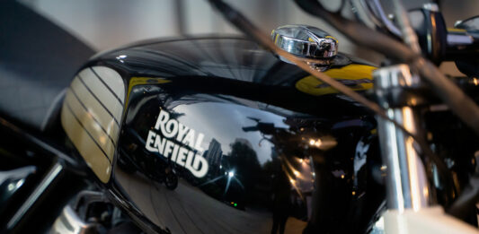 โรยัล เอ็นฟีลด์ เผยโฉม Interceptor และ Continental GT 650 รุ่นอัพเกรดและสีสันใหม่ในรอบ 5 ปี