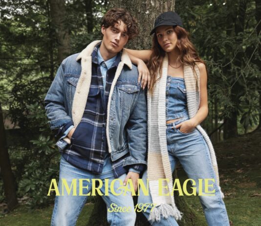 Let’s enjoy and go big holiday with AMERICAN EAGLE!