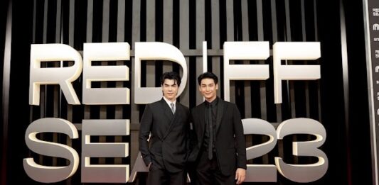 มาย ภาคภูมิ และ อาโป ณัฐวิญญ์ กับครั้งแรกของหนังไทย “แมนสรวง” ในงานหนังดังระดับโลก ได้รับการต้อนรับอย่างยิ่งใหญ่ของ CEO เจ้าของงานรวมไปถึงกงสุลไทย ณ เมืองเจดดาห์ ซาอุดีอาระเบีย