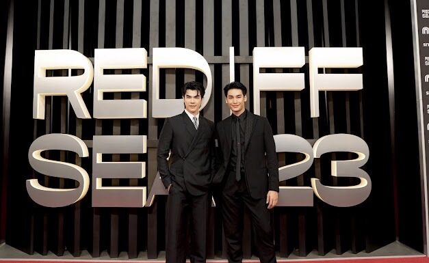 มาย ภาคภูมิ และ อาโป ณัฐวิญญ์ กับครั้งแรกของหนังไทย “แมนสรวง” ในงานหนังดังระดับโลก ได้รับการต้อนรับอย่างยิ่งใหญ่ของ CEO เจ้าของงานรวมไปถึงกงสุลไทย ณ เมืองเจดดาห์ ซาอุดีอาระเบีย