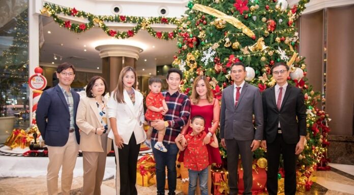 โรงแรมเดอะ เบอร์เคลีย์ ประตูน้ำ ร่วมเฉลิมฉลองในพิธีเปิดไฟต้นคริสต์มาส ประจำปี 2566