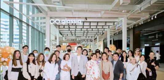 เปิดแล้ว! Flagship ร้านแว่นตา GLASSIQ ณ EMSPHERE ชั้น 2 แว่นตาเก๋มีสไตล์ ราคาถูกใจ Mix & Match ได้สนุก