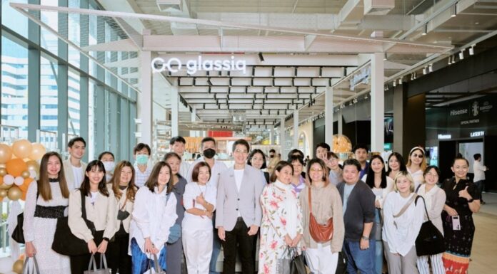 เปิดแล้ว! Flagship ร้านแว่นตา GLASSIQ ณ EMSPHERE ชั้น 2 แว่นตาเก๋มีสไตล์ ราคาถูกใจ Mix & Match ได้สนุก