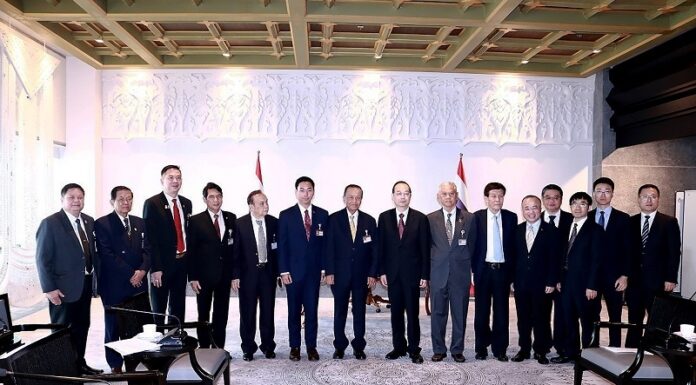 ผู้ช่วยเลขานุการประธานสภาผู้แทนราษฎร ให้การรับรองประธานคณะกรรมาธิการ การพัฒนาสังคม สภาประชาชนแห่งชาติ สาธารณรัฐประชาชนจีน