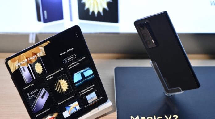 หวือหวา! สมาร์ตโฟนจอพับระดับแฟลกชิป “HONOR Magic V2” ภายใต้สโลแกน “พับที่บางกว่า – Foldable Ultra Slim”