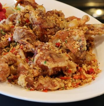 “ปูนิ่มผัดพริกเกลือ” ที่ห้องอาหารจีนหยก โรงแรม ดิ เอมเมอรัลด์