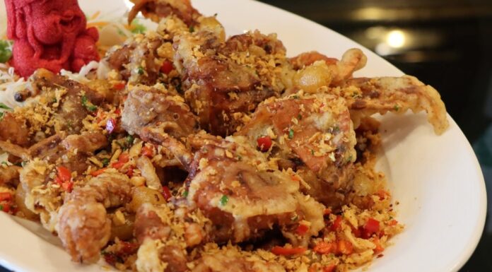 “ปูนิ่มผัดพริกเกลือ” ที่ห้องอาหารจีนหยก โรงแรม ดิ เอมเมอรัลด์