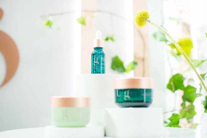 ‘GLASS SKIN’ แบรนด์สกินแคร์ระดับเวิลด์คลาส มีผิวพร้อมใช้ แบบ ‘คุณใหม่-ดาวิกา โฮร์เน่’ เป็นพรีเซ็นเตอร์คนแรกของแบรนด์