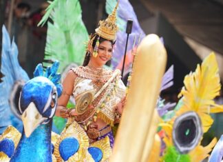 เซ็นทรัลเวิลด์ สงกรานต์ระดับจักรวาล สุดยอดเฟสติวัลโลก แห่นางสงกรานต์จักรวาลครั้งแรกของโลก ‘เชย์นิส ปาลาซิโอส’ Miss Universe 2023 ในลุค “นางมโหธรเทวี”