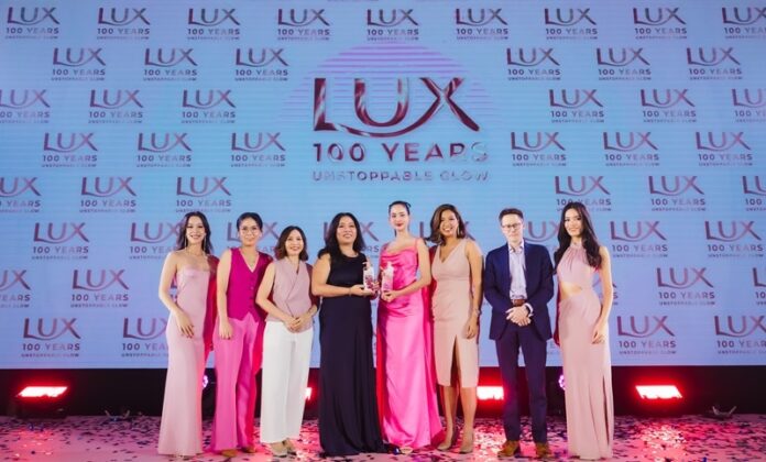 ‘ลักส์’ ฉลองครบรอบ 100 ปี ปรับสูตรครีมอาบน้ำครั้งยิ่งใหญ่ เผยเทคโนโลยีใหม่ เข้มข้นขึ้นด้วยกลูต้า 5 เท่า