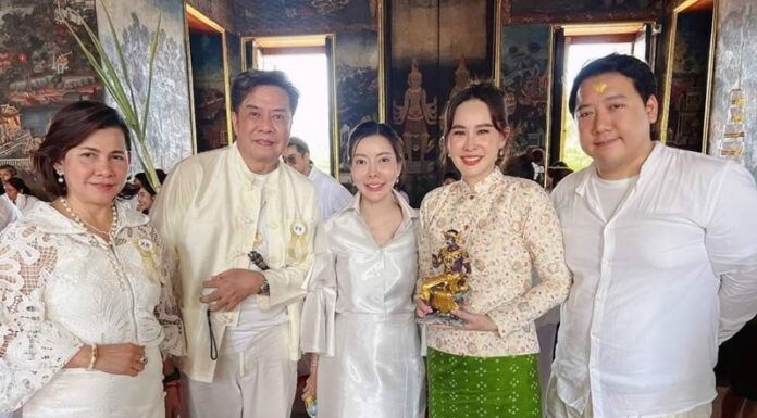 “นุ้ย สุจิรา” เสริมมงคลชีวิต! มูลนิธิโอเคไลฟ์ ร่วมพิธีครอบครู “พระพิราพ” ครั้งยิ่งใหญ่ประจำปี 2567