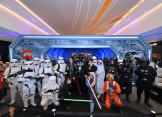 คู่จิ้น “หยิ่น-วอร์” ร่วมฉลอง “STAR WARS DAY” ครบรอบ 25 ปี LEGO STAR WARS ณ สยามพารากอน