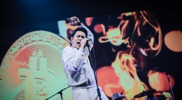 เปิดว๊าป! “แอ็คมี่ นักร้องนำวง “DoubleDeep” วงร็อคเจ็บลึกขวัญใจเทรดเดอร์
