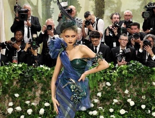 แฮร์สไตล์ลิสต์แชร์ทริกครีเอททรงผมลุค The Garden of Time บนพรมแดง Met Gala 2024