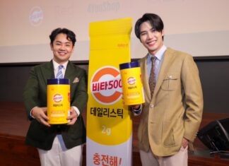 VITA 500 เปิดตัว วิต้าเดลลี่ สติ๊ก วิตามินชนิดผง พกพาสะดวก ดึง “มาร์ค ต้วน” นั่งแท่นพรีเซ็นเตอร์คนแรกในประเทศไทย คาดดันยอดขายแตะ 500 ล้าน ใน 3 ปี