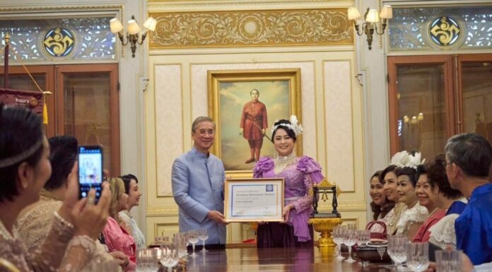 ขอแสดงความยินดี กับ “หมอแยม-นยก.พญ.รุ่งไพลิน รัตนชีวร” รับมอบสารตราตั้ง ในงานฉลองสารตราตั้ง สถาปนาสโมสรโรตารีกรุงเทพมหานคร