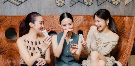 ‘ธัญ’ (THANN) ร่วมกับแพทย์ผู้เชี่ยวชาญด้านผิวหนังและความงาม ชวนดูแลสุขภาพผิวมือให้เนียนนุ่มแลดูกระจ่างใสอย่างเป็นธรรมชาติ