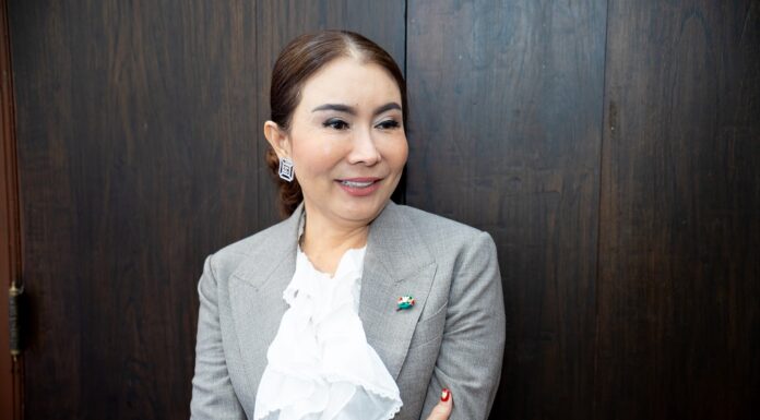 ปีทอง Roys Service ผศ.ดร. ภัทร์ฐิตา คว้า 2 รางวัลใหญ่ จากเวทีเพชรรัตนชาติสดุดี ครั้งที่ 5 และ Nanjing Tech University สู่องค์กรต้นแบบด้านงานบริหารและความรับผิดชอบต่อสังคม