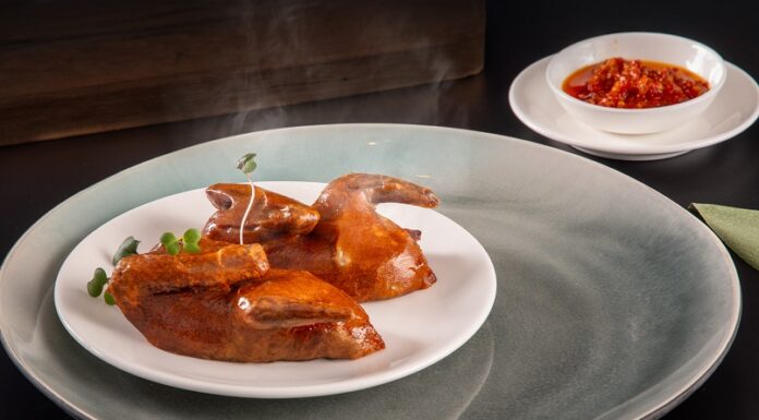 ลิ้มรสความอร่อยระดับเลิศกับ “นกพิราบทอดสไตล์ฮ่องกง” เมนูพิเศษประจำเดือน ห้องอาหารจีนวาล็อค โรงแรมคาร์ลตัน กรุงเทพฯ สุขุมวิท