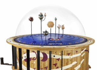 นาฬิกาตั้งโต๊ะจักรกล “ดาราจักรจำลอง” Van Cleef & Arpels Planétarium automaton