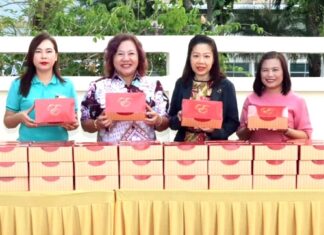 ดิเอมเมอรัลด์ ร่วมทำบุญตักบาตรสามเณรภาคฤดูร้อน