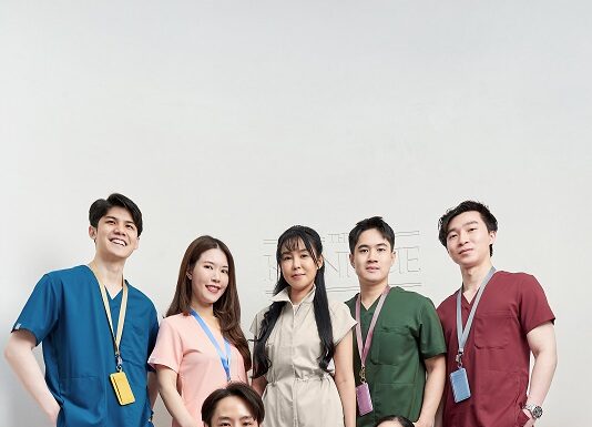 GQ x THE KLINIQUE เปิดตัวสครับที่ตอบโจทย์ทั้งฟังก์ชัน และแฟชั่นสำหรับบุคลากรทางการแพทย์ความงามยุคใหม่! พร้อมชวน Colorista ออกแบบ Personal Color