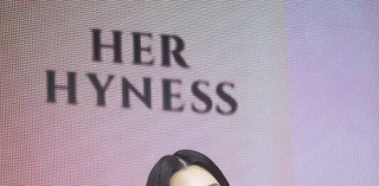 “หลิงหลิง” คว้าแบรนด์แอมบาสเดอร์คนแรกของคลีนบิวตี้แบรนด์ “HER HYNESS” เผยเคล็ดลับการดูแลผิวอย่างยั่งยืน บูสต์ผิวให้กันแดดได้เอง ด้วย “UV Adapt Hya Water Sunscreen SPF50+ PA++++”
