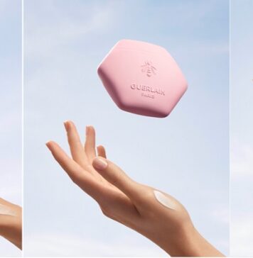GUERLAIN รังสรรค์ AQUA ALLEGORIA HAND CREAMS ถ่ายทอดเสน่ห์ของน้ำหอมระดับตำนาน สู่การปรนนิบัติผิวมืออย่างมีระดับกับ 3 กลิ่นซิกเนเจอร์ Mandarine Basilic, Rosa Rossa และ Rosa Verde ที่มอบสัมผัสการดูแลผิวมืออย่างล้ำลึก