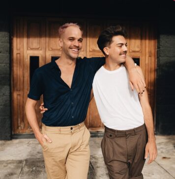 TinderⓇ ส่งสติ๊กเกอร์ Pride ฉลองความหลากหลายและความรักไร้ขีดจำกัด 77% ของกลุ่มผู้ใช้ LQBTQIA+ ทั่วโลก³ ระบุว่าเคยใช้แอพหาคู่เพื่อพบกับคนที่ใช่