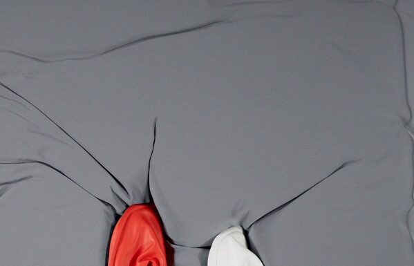 Camper จับมือกับ Issey Miyake ร่วมออกแบบรองเท้าที่มีชื่อว่า Peu Form