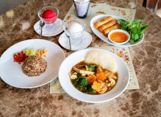 ไอคอนสยาม ร่วมกับเมืองสุขสยาม ต้อนรับเทศกาลกินเจปี 2568 จัดงาน “J-licious เจนี้ อร่อยได้ทุกเมนูนานาชาติ” พร้อมเสิร์ฟเมนูพิเศษทั้งสไตล์จีน ไทย ฝรั่ง และอาหารเจสี่ภาค ระหว่างวันที่ 20-29 ตุลาคม 2568