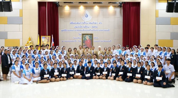 มูลนิธิกองทุนการกุศลสมเด็จพระศรีนครินทราบราชชนนี ร่วมกับ บี.กริม จัดพิธีมอบ “ทุนการศึกษาสมเด็จย่า 90” ประจำปี 2568