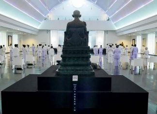 หอธรรมพระบารมีจัด “โครงการบรรพชาอุปสมบทและปฏิบัติวิปัสสนากรรมฐานถวายเป็นพระราชกุศล” เนื่องในวันคล้ายวันสวรรคต ร.๙