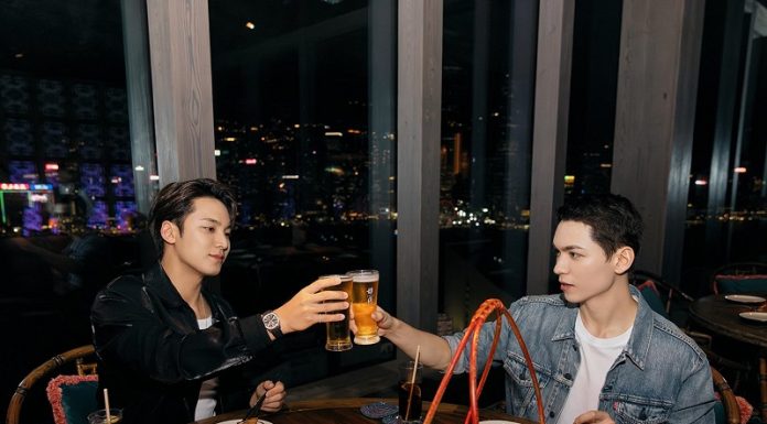 MINGYU และ VERNON แห่ง SEVENTEEN ปัก ‘แลนด์มาร์กวิวกลางคืนสุดปัง’ ริมอ่าวฮ่องกง สองหนุ่ม เค-ป็อป เที่ยว ‘เรือสำเภาโบราณสุดไอคอนิก’, ‘ร้านอาหารริมอ่าว’ และ ‘รูฟท็อปบาร์’ สุดหรู ปลดล็อกมนต์เสน่ห์สุดพิเศษของฮ่องกงหลังพระอาทิตย์ตกดิน